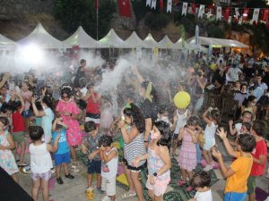 Alanya’da 40 derece sıcağın altında kar yağdırdılar