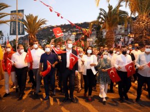 Alanya tek yürek oldu, meydanları doldurdu