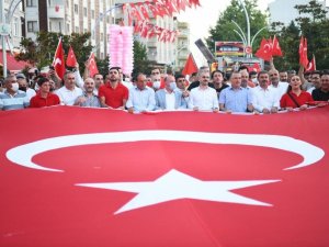 15 Temmuz’da Çayırova kırmızı beyaza büründü