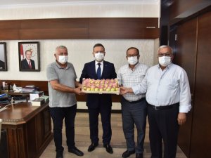 Aydın Ticaret Borsası’ndan Vali Aksoy’a sarı lop inciri takdimi