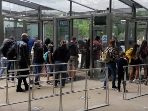 Eyfel Kulesi 9 ay sonra yeniden ziyarete açıldı