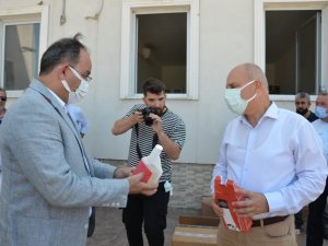 Kene ile mücadele kapsamında büyükbaş hayvanlar için kene ilacı dağıtıldı