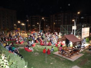 Parklarda müzik ziyafeti devam ediyor