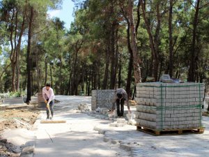 Mezarlıklarda bayram hazırlığı