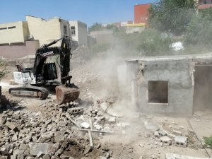 Viranşehir’de yol genişletme çalışması