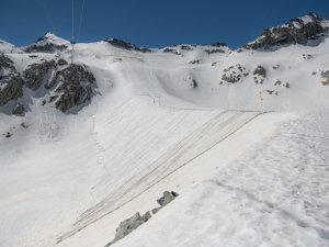 İtalya’da Presena buzulunun erimesine karşı muşambalı önlem
