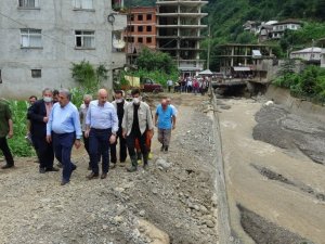 Bakanların sel mesaisi sürüyor