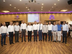 Seçer’den esnafa çağrı: “Siyasi düşüncelerin meclise düşmemesini sağlayın”