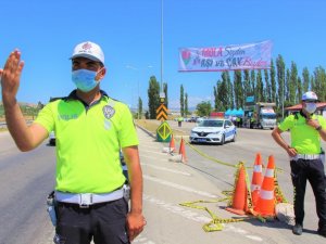 Amasya Valiliği’nden tatil yolunda aşı ve çay molası