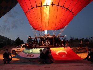Kapadokya’da Türkiye ve Guatemala bayrakları gökyüzünde dalgalandı