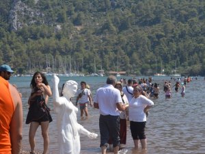 Kızkumu Plajı turist akınına uğradı
