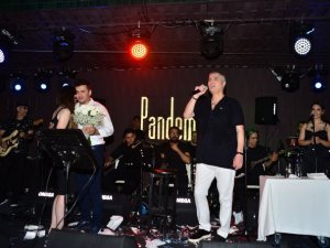 Cengiz Kurtoğlu bir buçuk sene sonra ilk konserini verdi