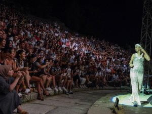 Yıldız Tilbe Bodrum’u salladı