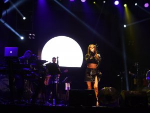 Başkent, Derya Uluğ ile coştu