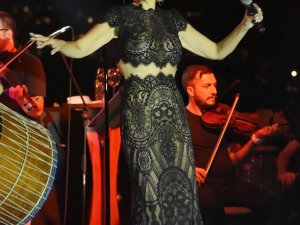 Ünlü sanatçı Linet coşturdu