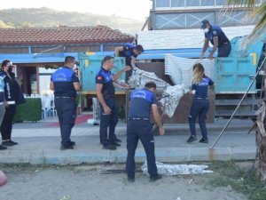 Zabıtadan şezlong fırsatçılığına müdahale