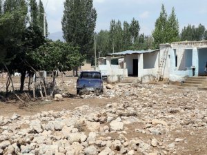 Van’da selden etkilenen mahallelerde çalışmalar sürüyor