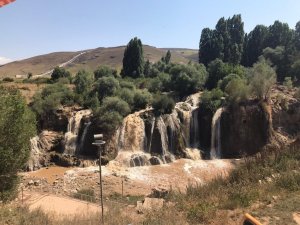 Sel suları şelaleyi coşturdu