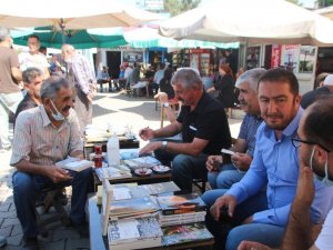 Vartolu şairlerden imza günü etkinliği