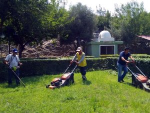 Kurban Bayramı öncesi Kozan’da türbelerin bakımı yapıldı