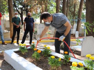 Başkan Yücel’den şehit kabirlerine ziyaret