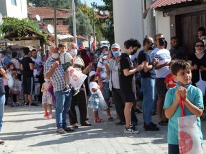 Asırlardır devam eden arefe etkinliği: Herkes istediği kadar dolduruyor