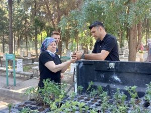 Büyükşehir serasında yetişen çiçekler, Manisalılarla buluştu