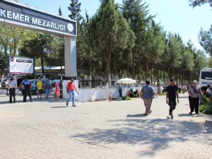 Kurban Bayramı öncesi Aydın’da mezarlıklar ziyaretçilerle doldu