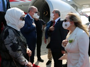 Cumhurbaşkanı Erdoğan, KKTC’de resmi törenle karşılandı