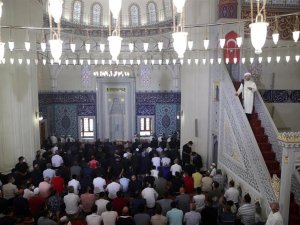 Diyanet İşleri Başkanı Erbaş, Hala Sultan Camii’nde bayram hutbesi irad etti