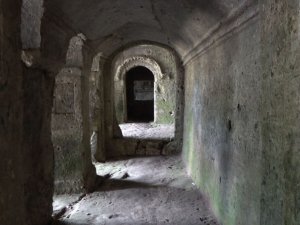 15 Asırlık kaya manastırı