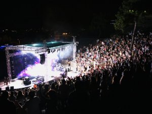 Kenan Doğulu’nun antik tiyatroda izdihamı