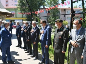 Isparta Valisi Seymenoğlu’ndan bayramlaşmada aşı çağrısı