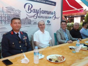 Protokol bayramlaşmasına veda mesajları damga vurdu