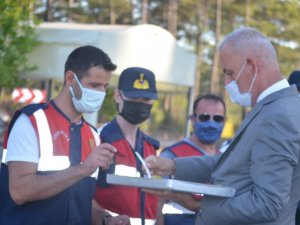 Kaymakam Aksoy’dan görev başındaki kolluk kuvvetlerine baklava ikramı