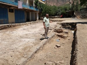 Evinin avlusunda tarihi hazine çıktı, taşınması 3 yıl sürdü