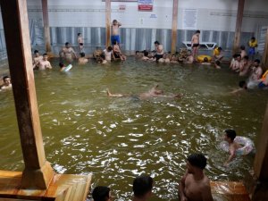 Kavurucu sıcaktan bunalanlar oraya akın etti