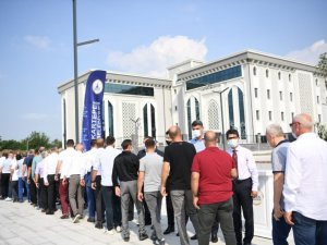 Kartepeliler kent meydanında bayramlaştı