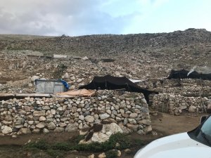 Aşı ekipleri dağ taş dinlemiyor