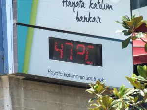 Elazığ’da termometreler 47 dereceyi gösterdi, caddeler boş kaldı