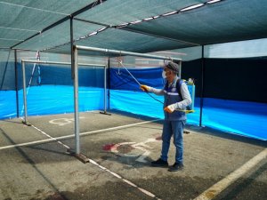 Kurban satış ve kesim yerleri ilaçlanıyor