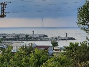 Tekkeönü sahilinde hortum oluştu