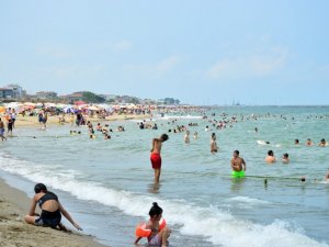 Deniz suyunda sıkıntı olmaması tatilcilere rahat nefes aldırdı