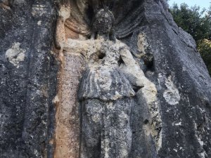 2 bin yıllık kültür mirası defineciler tarafından tahrip ediliyor