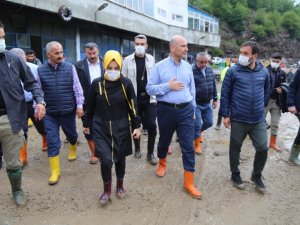 İçişleri Bakanı Süleyman Soylu selden etkilenen Artvin’in Murgul ilçesinde incelemelerde bulundu
