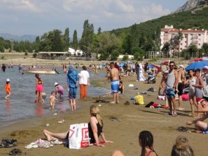 Yedi renkli Eğirdir Gölü’nde bayram tatili yoğunluğu