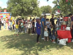 Yüzlerce kişi toplu bayramlaşma töreninde bir araya geldi