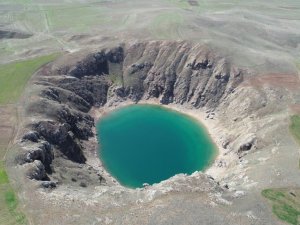 Kuraklık gölün rengini değiştirdi