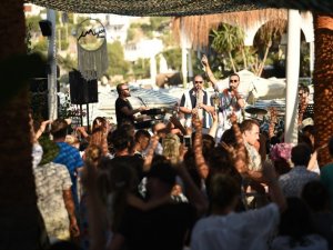 DEHA plaja indi tatilciler ayağa kalktı