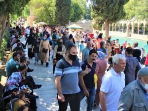 Bayramın son günü Balıklıgöl ziyaretçi akınına uğradı